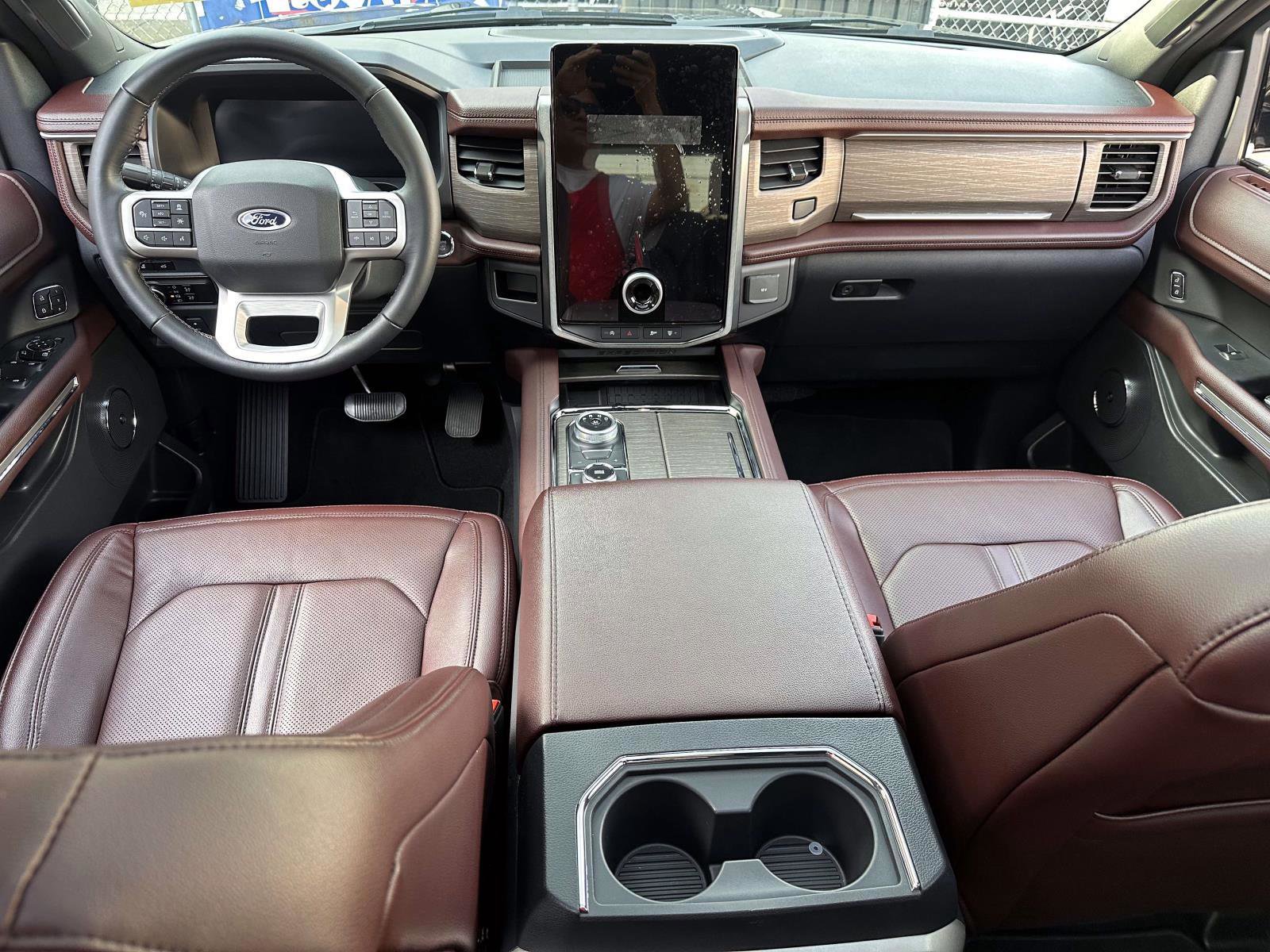 Used 2024 Ford Expedition Limited image 17