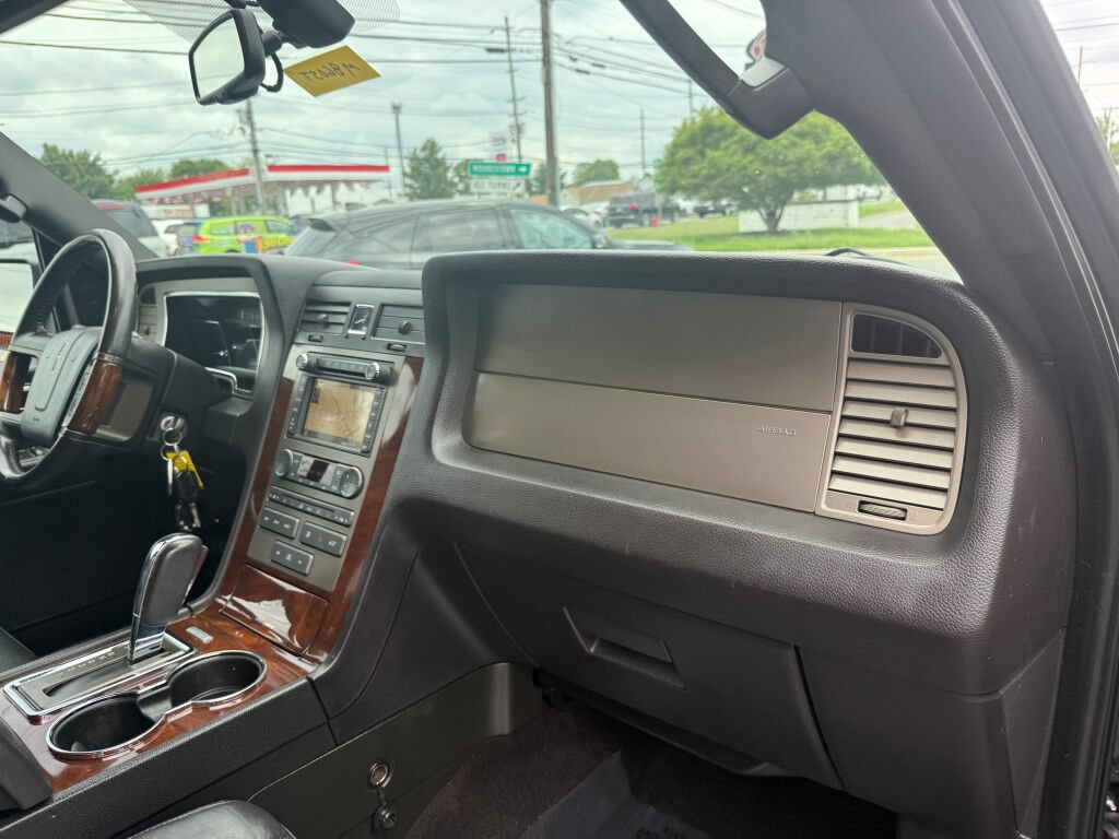 Used 2014 Lincoln Navigator 4WD image 30