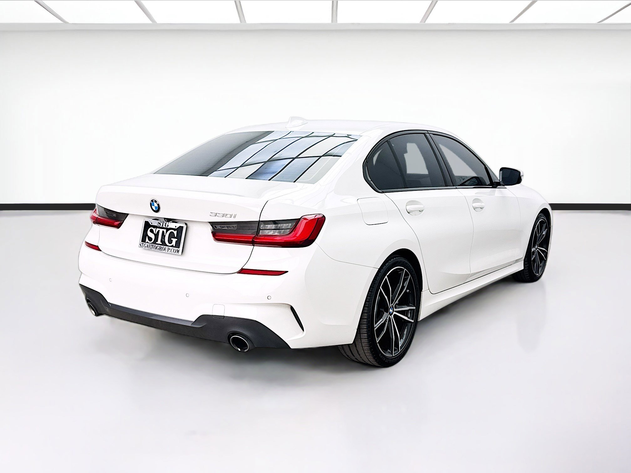 Used 2020 BMW 330i Sedan w/ M Sport Package image 4