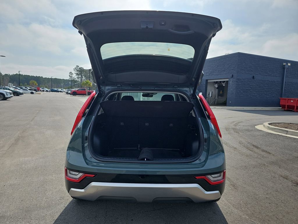 Used 2023 Kia Niro SX Touring image 16