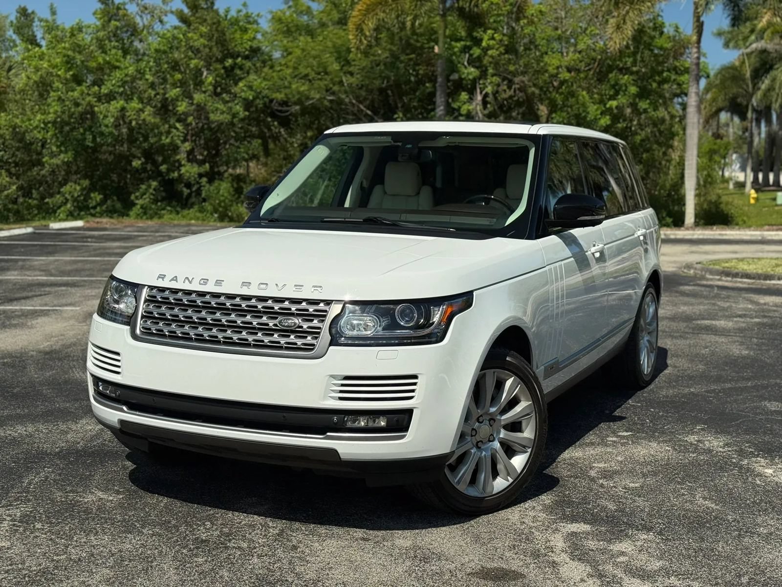 Used 2015 Land Rover Range Rover Long Wheelbase Supercharged AWD/4WD image 2