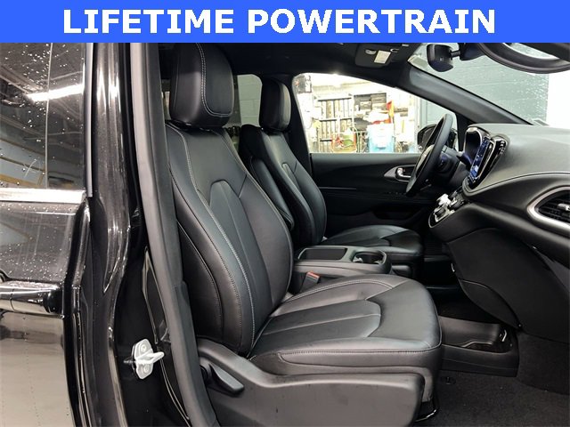 New 2026 Chrysler Pacifica Select image 19