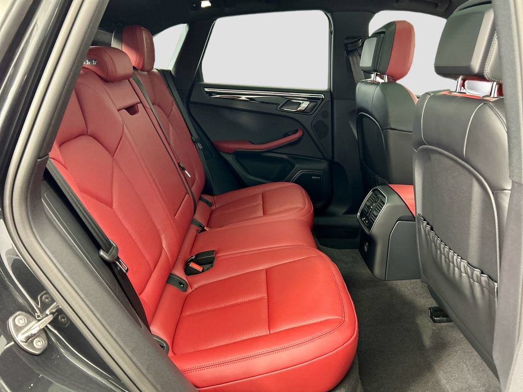 Used 2026 Porsche Macan AWD/4WD image 23