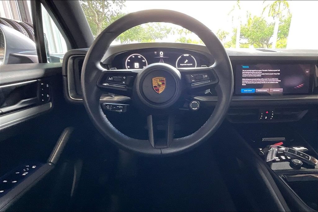Used 2025 Porsche Cayenne AWD/4WD image 5