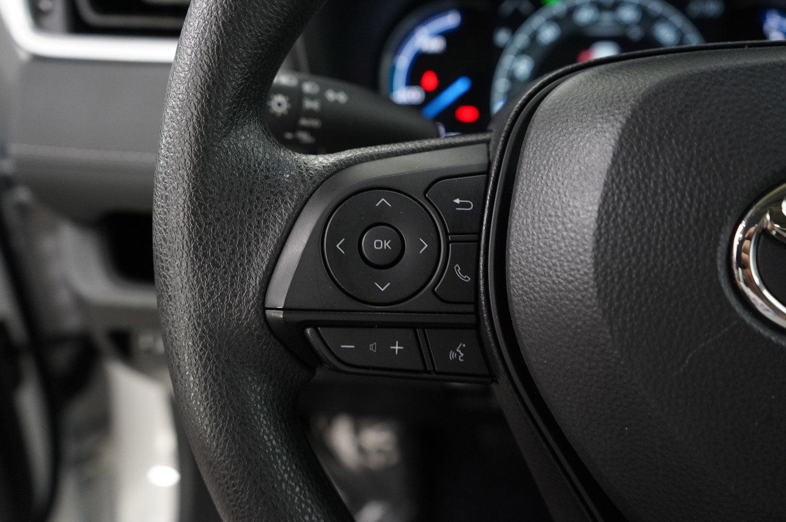 Used 2025 Toyota RAV4 XLE image 18