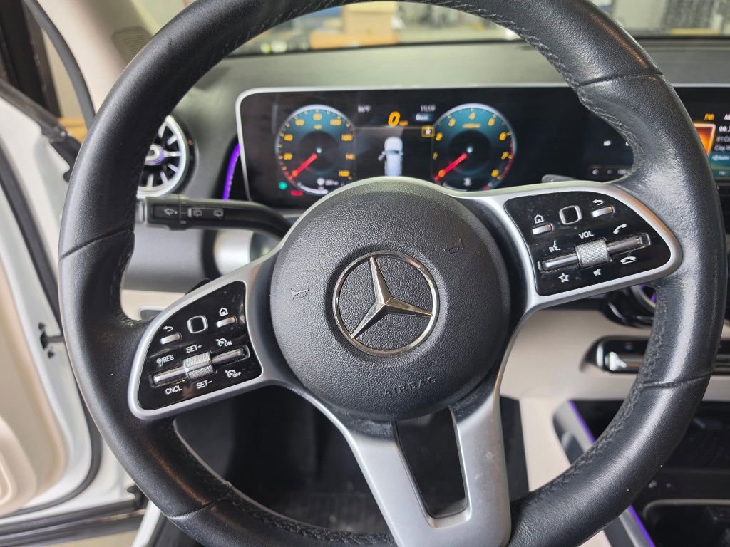 Used 2020 Mercedes-Benz GLB 250 w/ Premium Package image 12