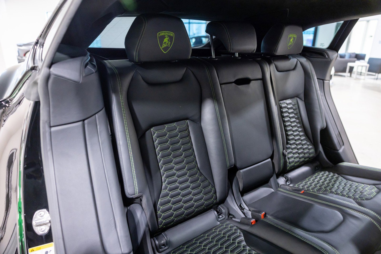 Used 2022 Lamborghini Urus image 32