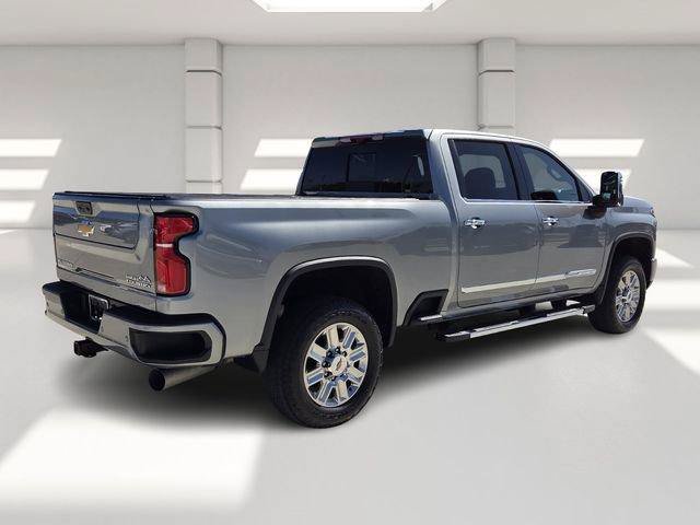 Used 2025 Chevrolet Silverado 2500 High Country w/ Technology Package AWD/4WD image 5