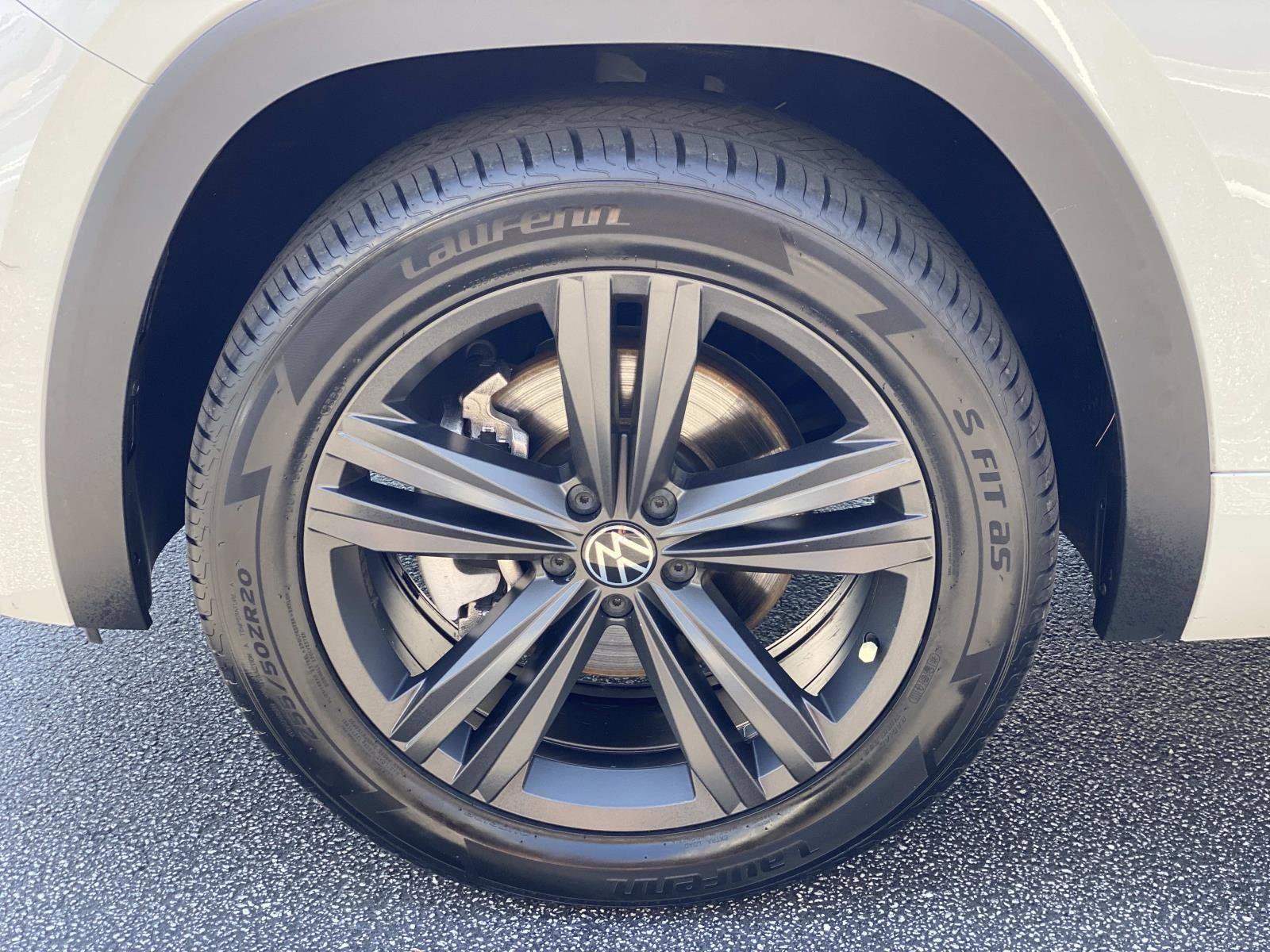 Used 2021 Volkswagen Atlas SE w/ Panoramic Sunroof Package image 13