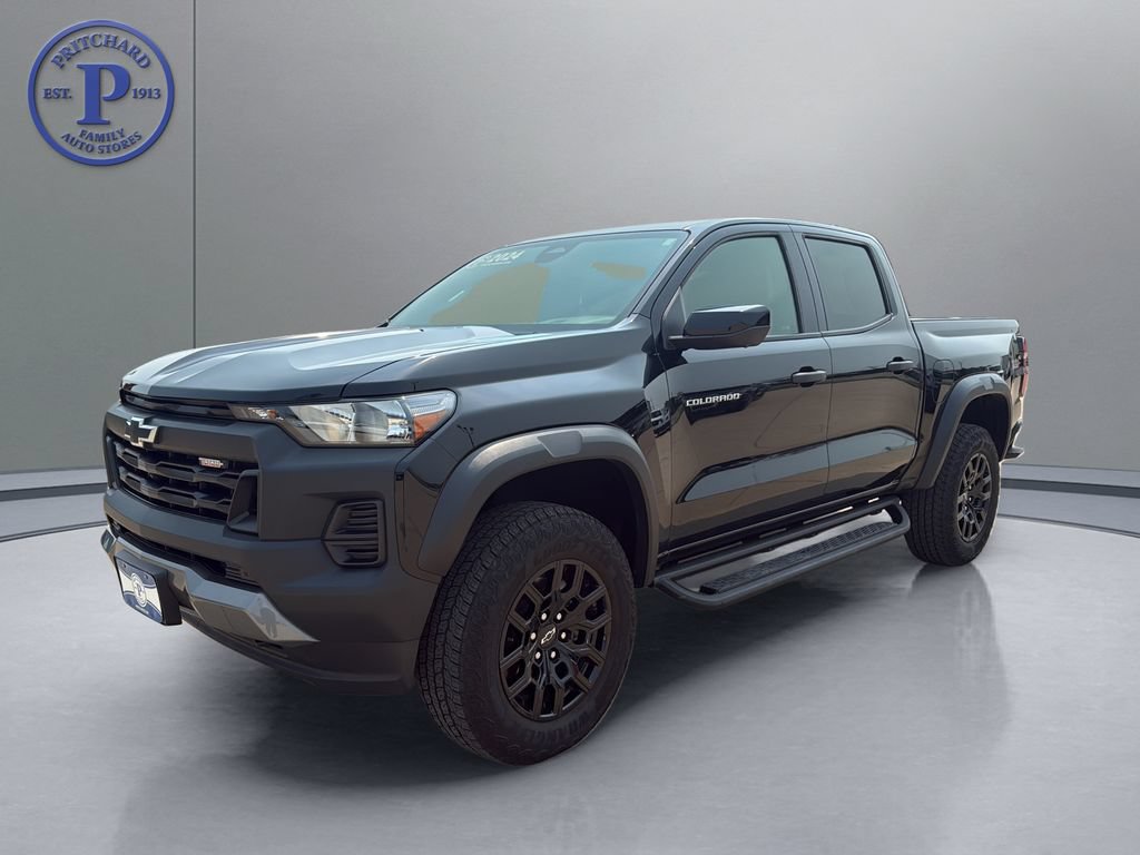 Used 2024 Chevrolet Colorado Trail Boss w/ Technology Package AWD/4WD image 3