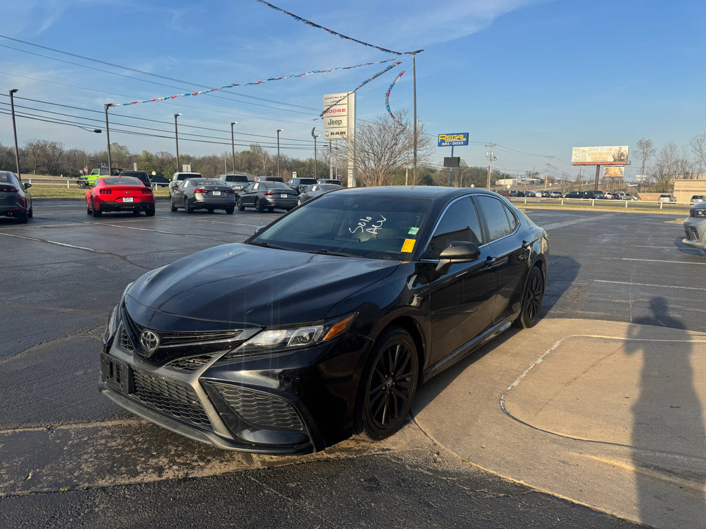 Used 2021 Toyota Camry SE image 4