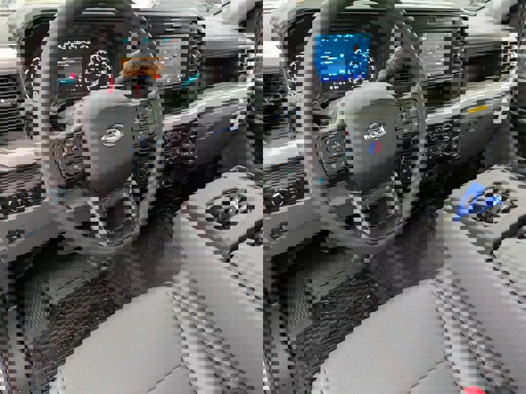 New 2025 Ford F550 4x4 Regular Cab Super Duty image 9