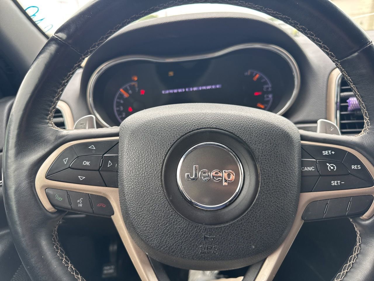 Used 2017 Jeep Grand Cherokee Limited AWD/4WD image 9