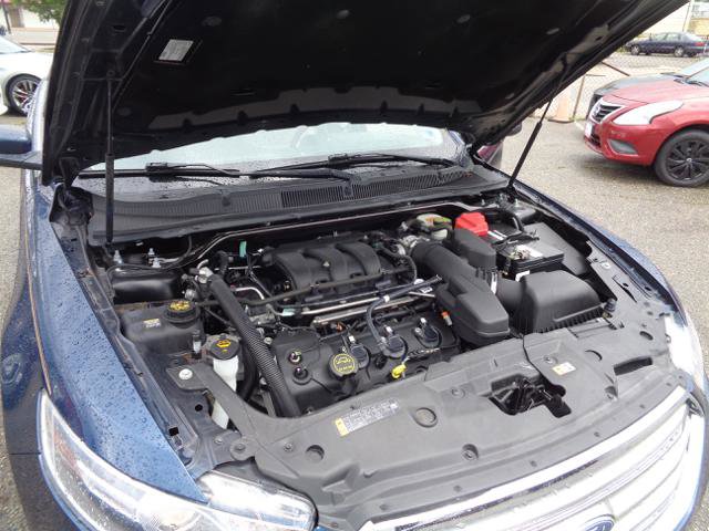 Used 2017 Ford Taurus SEL FWD image 40