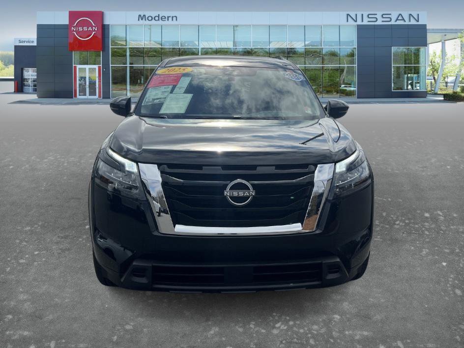 Certified 2025 Nissan Pathfinder SV image 2