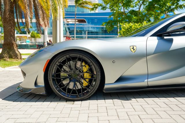 Used 2018 Ferrari 812 Superfast RWD image 12
