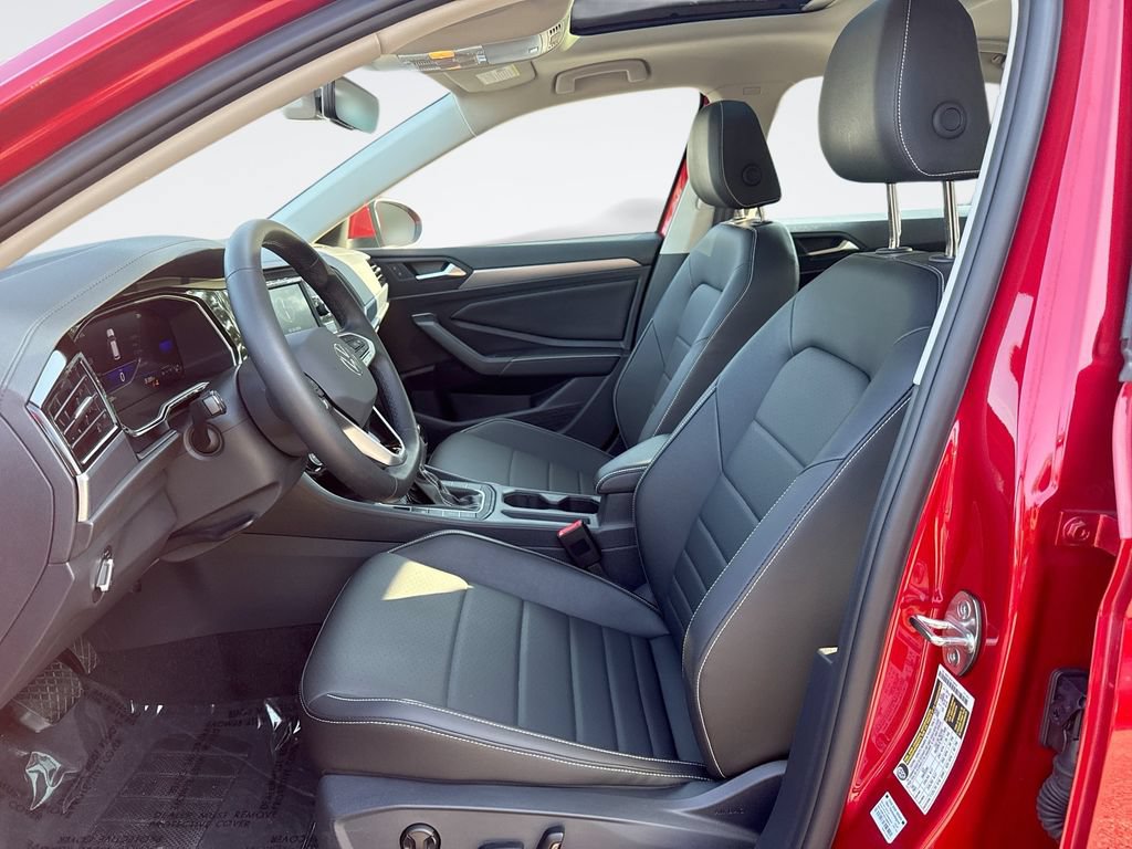 Used 2024 Volkswagen Jetta SE FWD image 13