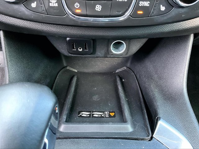 Used 2023 Chevrolet Traverse LT FWD image 26