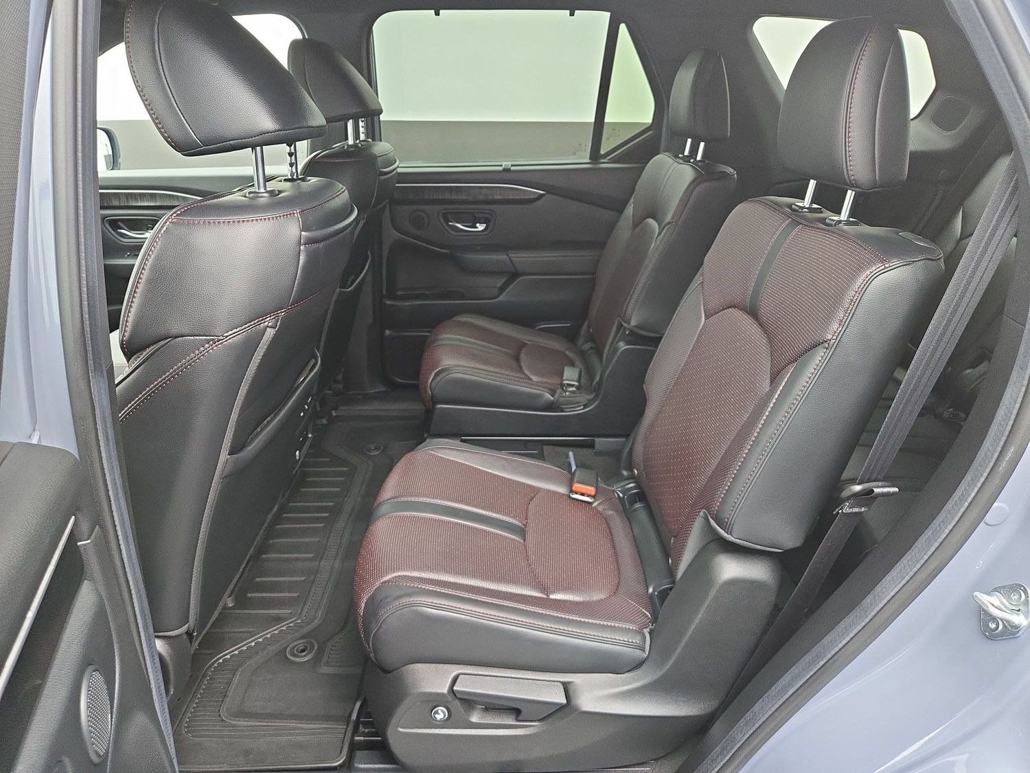 Used 2025 Honda Pilot Black Edition image 19