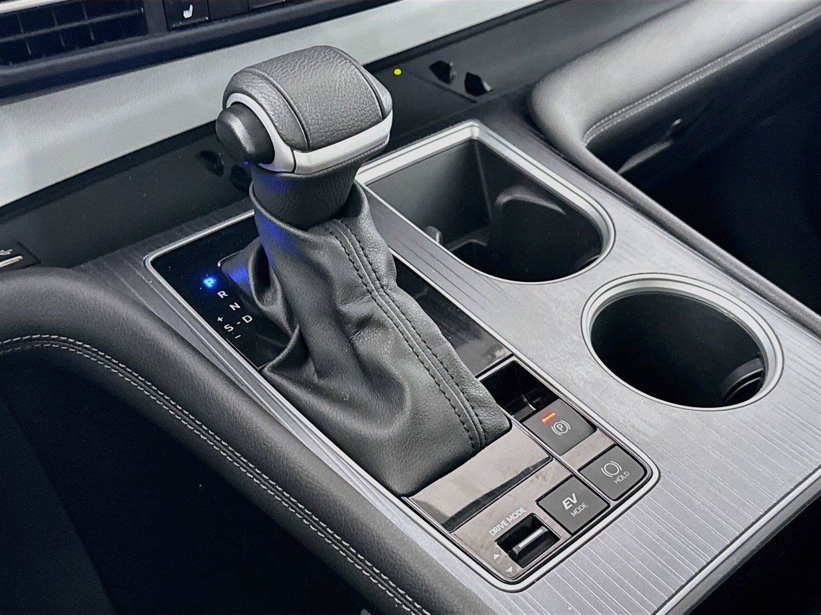Certified 2025 Toyota Sienna XLE FWD image 27
