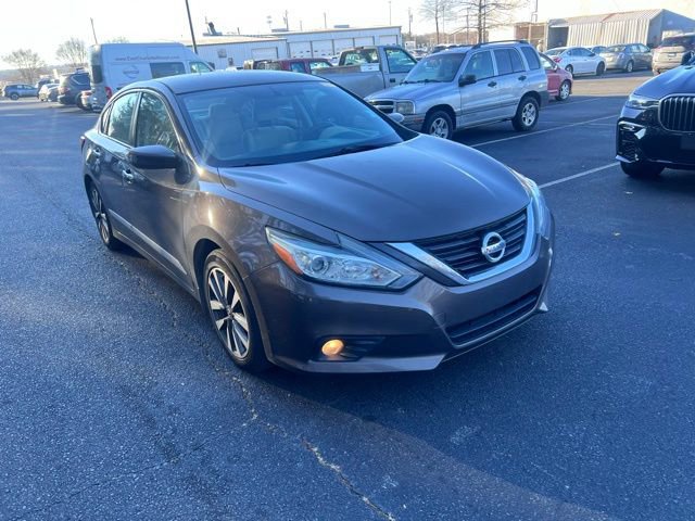 Used 2017 Nissan Altima 2.5 SV image 3