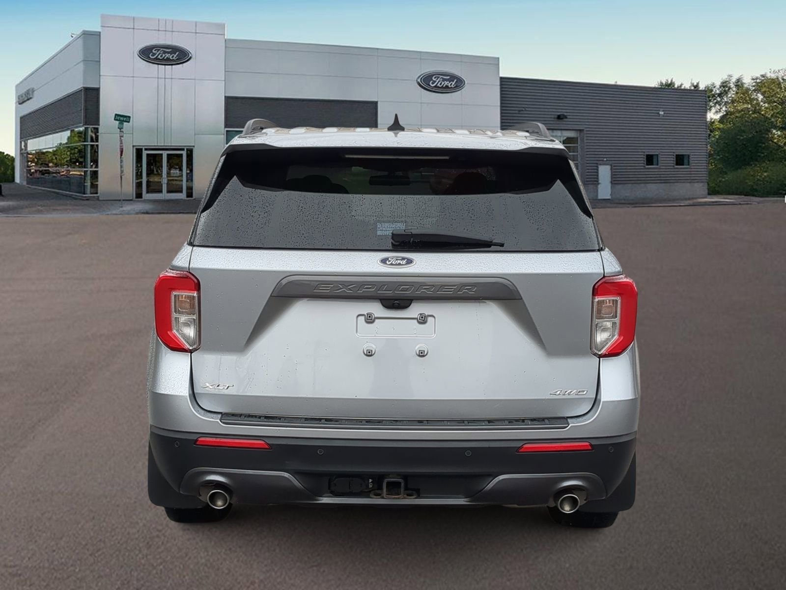 Used 2022 Ford Explorer XLT w/ Equipment Group 202A image 10