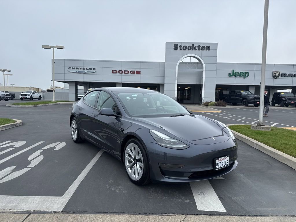 Used 2023 Tesla Model 3 Standard Range image 1
