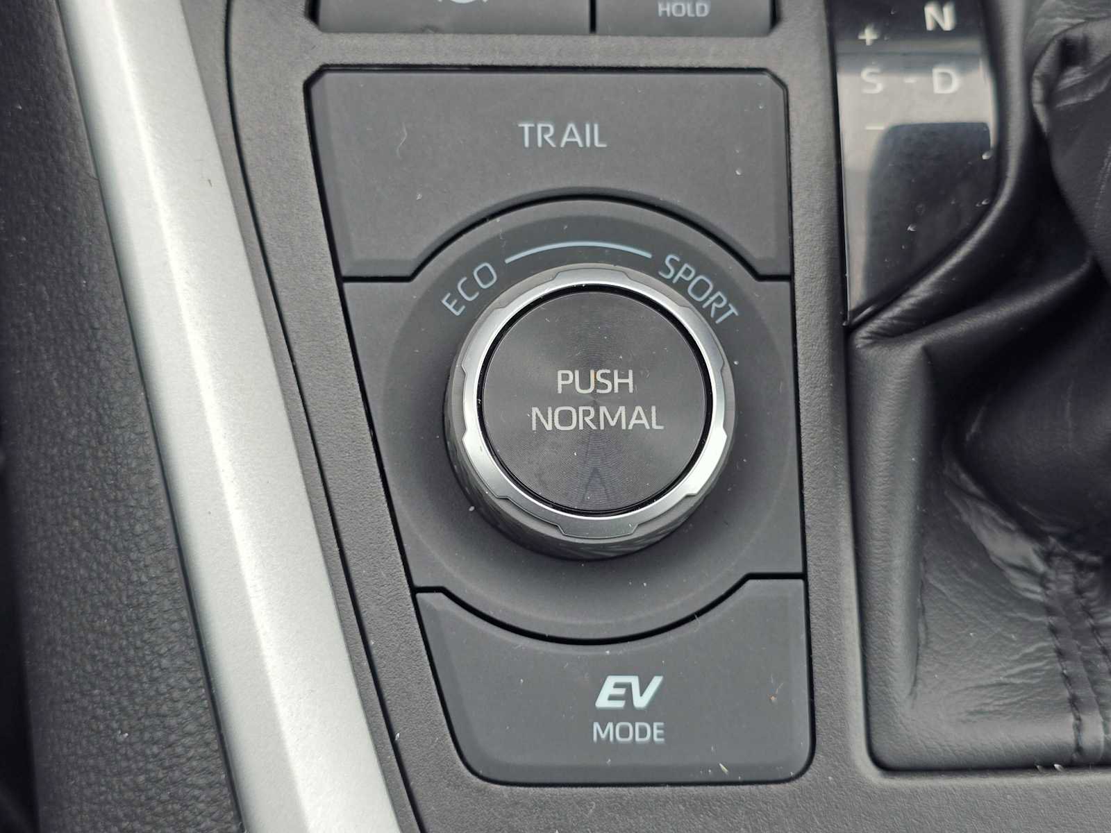 Used 2021 Toyota RAV4 XLE w/ Convenience Package image 35