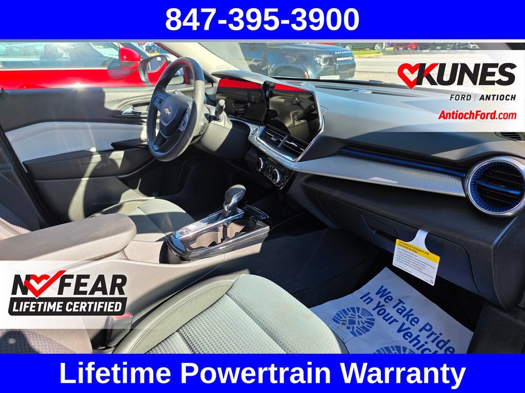 Used 2025 Chevrolet Trax LT FWD image 39