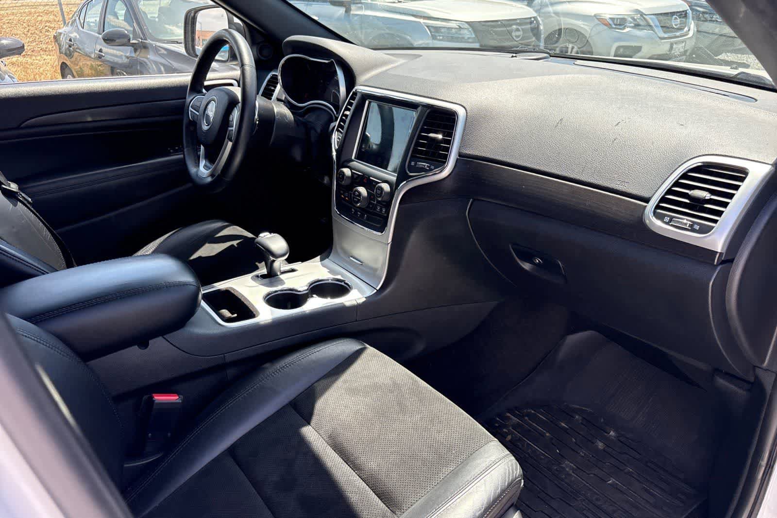 Used 2015 Jeep Grand Cherokee Altitude RWD image 17