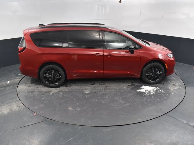 New 2026 Chrysler Pacifica Select AWD/4WD image 44