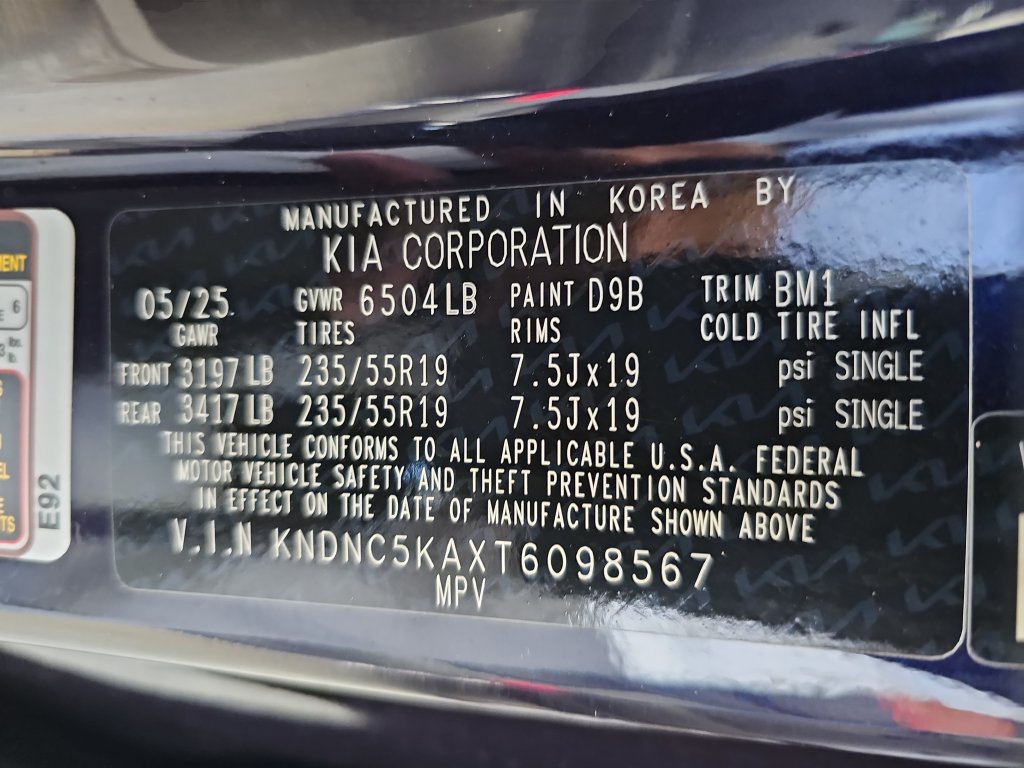Used 2026 Kia Carnival EX FWD image 25