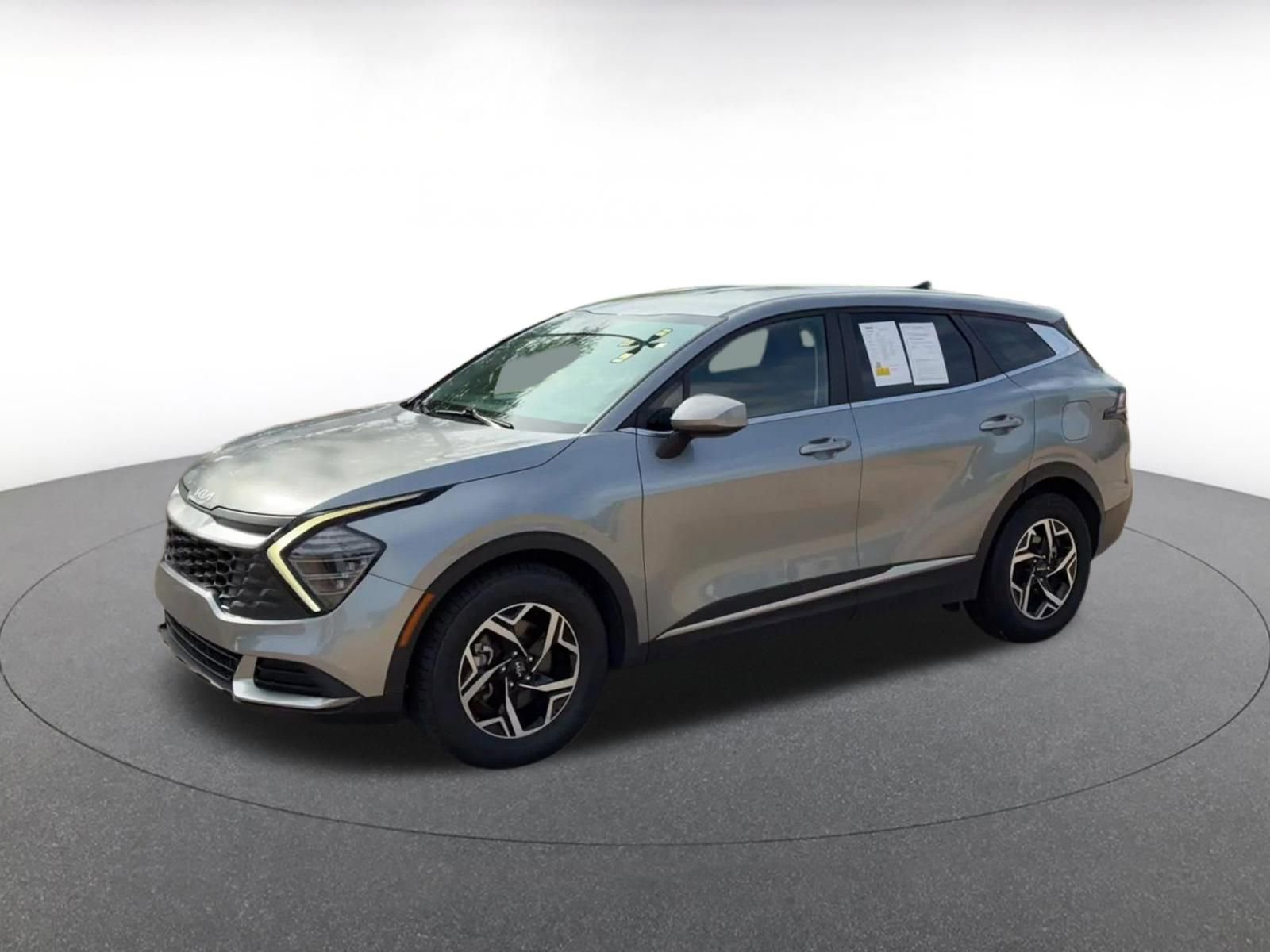 Used 2024 Kia Sportage LX image 9