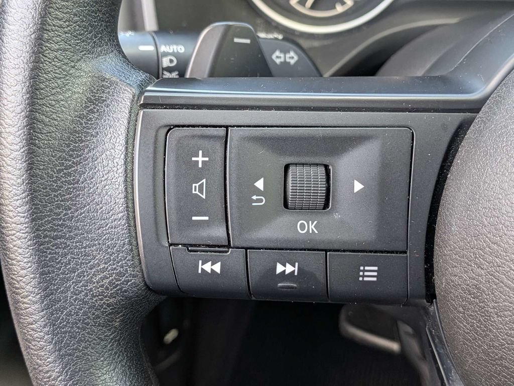 Used 2024 Nissan Rogue S FWD image 21