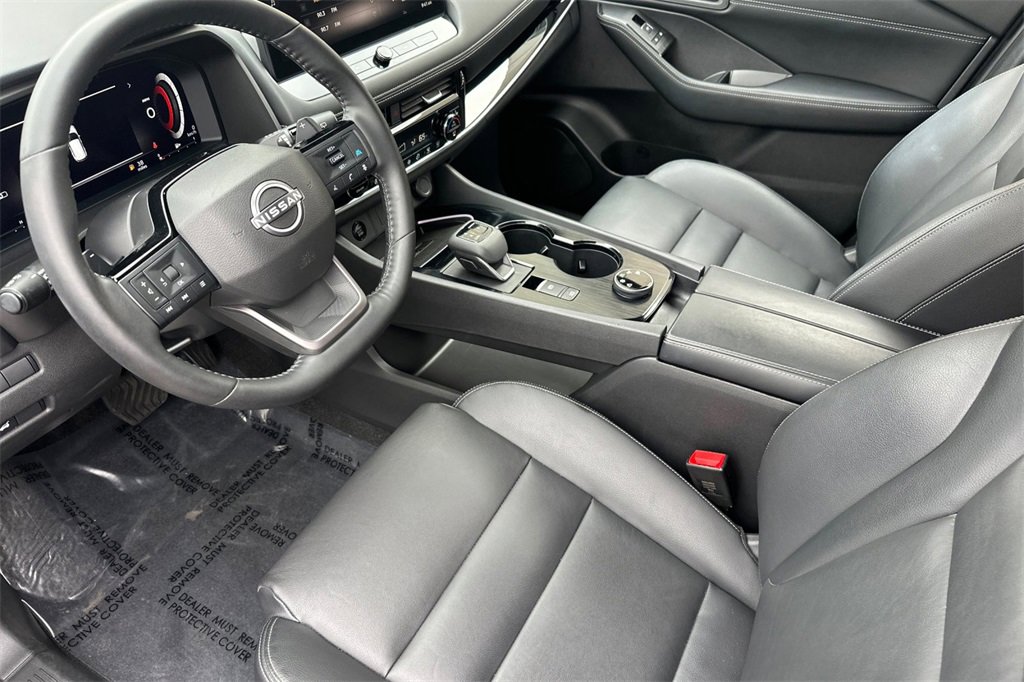 Used 2025 Nissan Rogue SL image 12