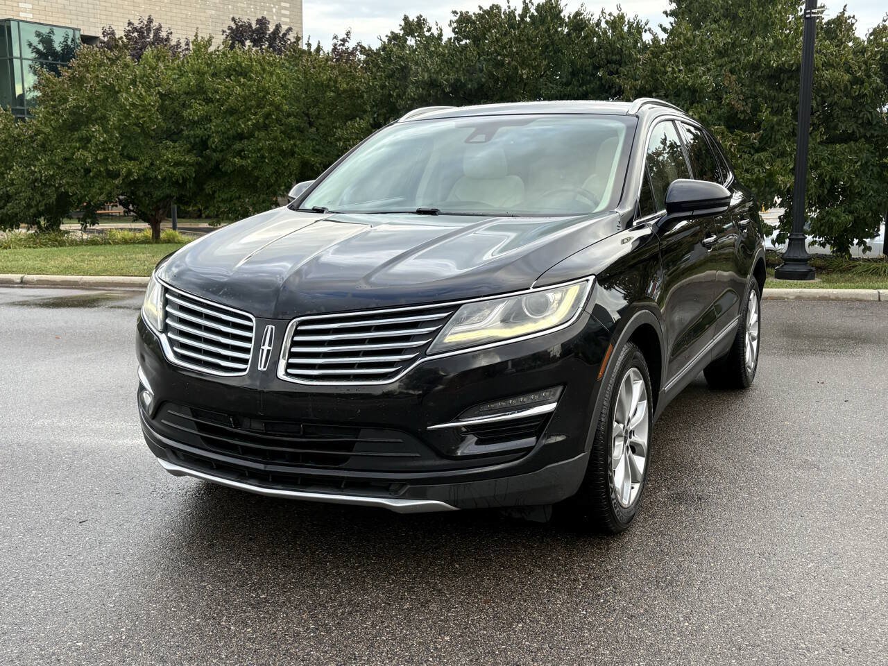 Used 2016 Lincoln MKC Select w/ Select Plus Package AWD/4WD image 4