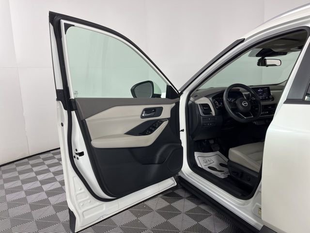 Used 2023 Nissan Rogue SV w/ SV Premium B Package image 21