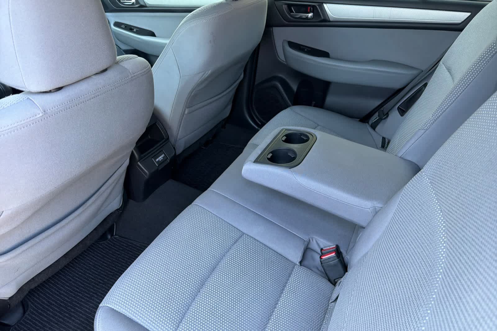 Used 2018 Subaru Outback 2.5i Premium AWD/4WD image 4