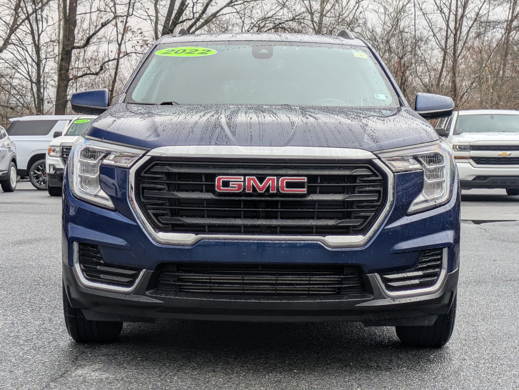 Used 2022 GMC Terrain SLE w/ Driver Convenience Package image 2