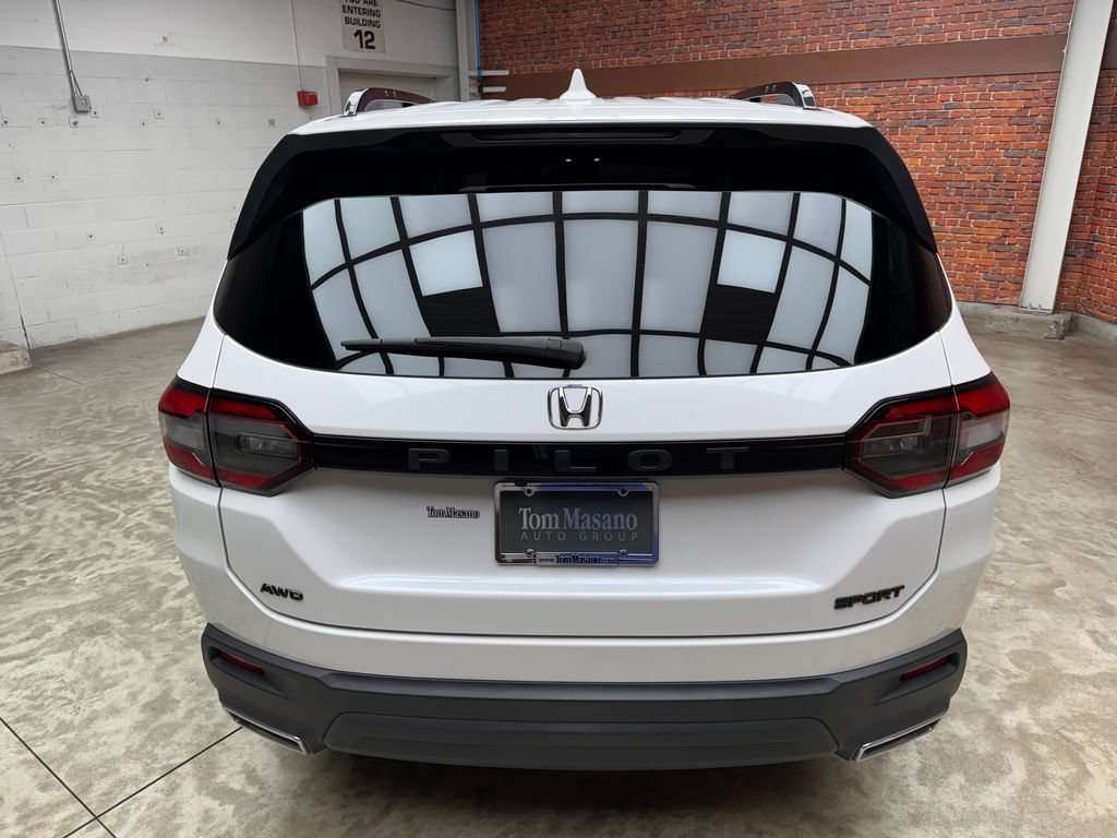 Used 2023 Honda Pilot Sport image 4