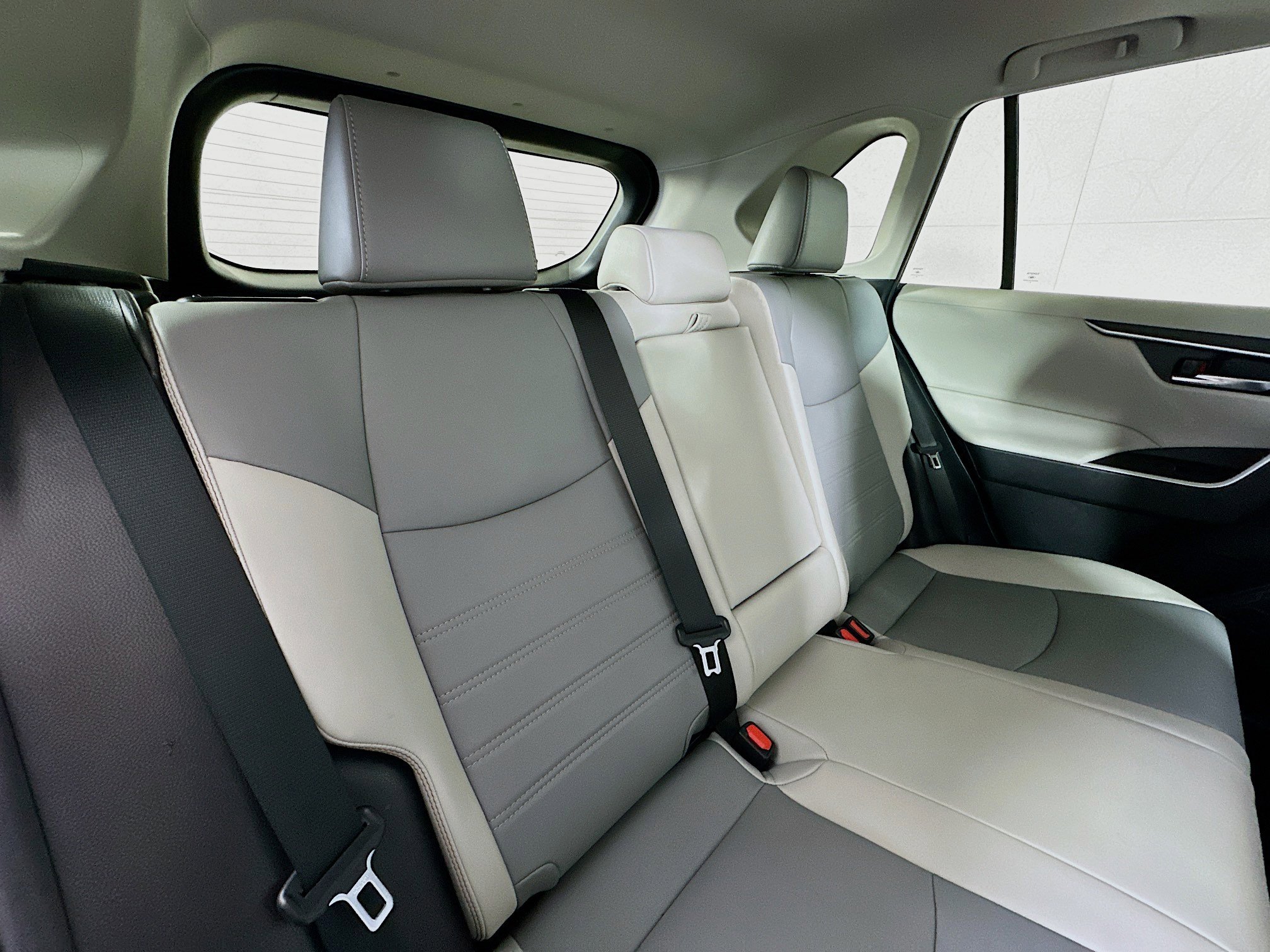 Used 2021 Toyota RAV4 XLE Premium image 25