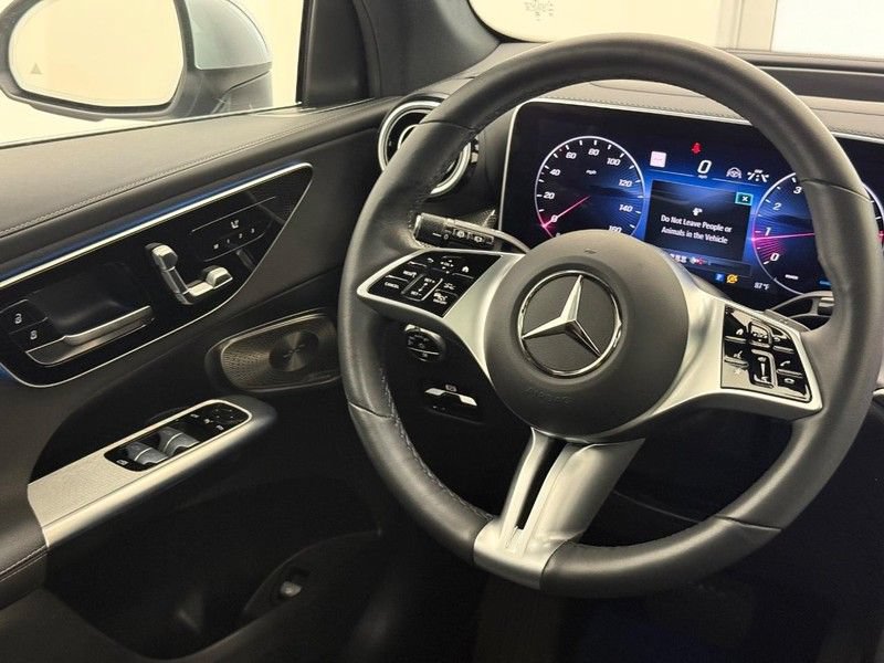 Used 2024 Mercedes-Benz GLC 300 4MATIC image 11