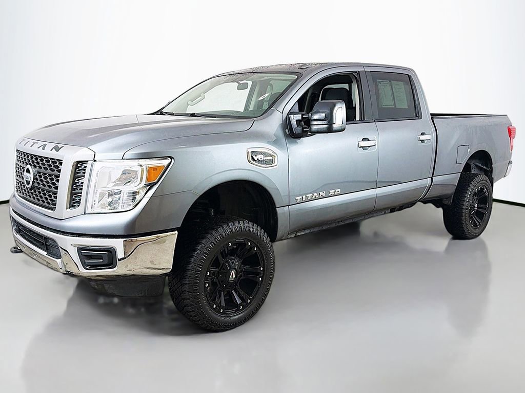 Used 2017 Nissan Titan SV image 3