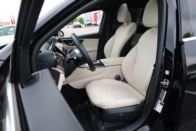 Used 2024 Mercedes-Benz GLC 300 4MATIC image 9