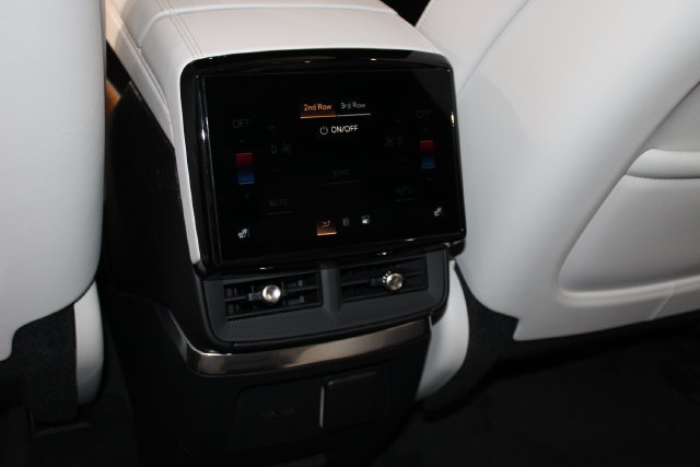 New 2027 Cadillac Vistiq Luxury AWD/4WD image 9