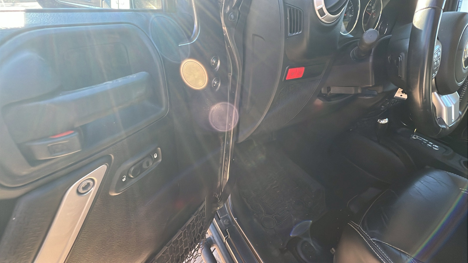 Used 2014 Jeep Wrangler Unlimited Rubicon image 15