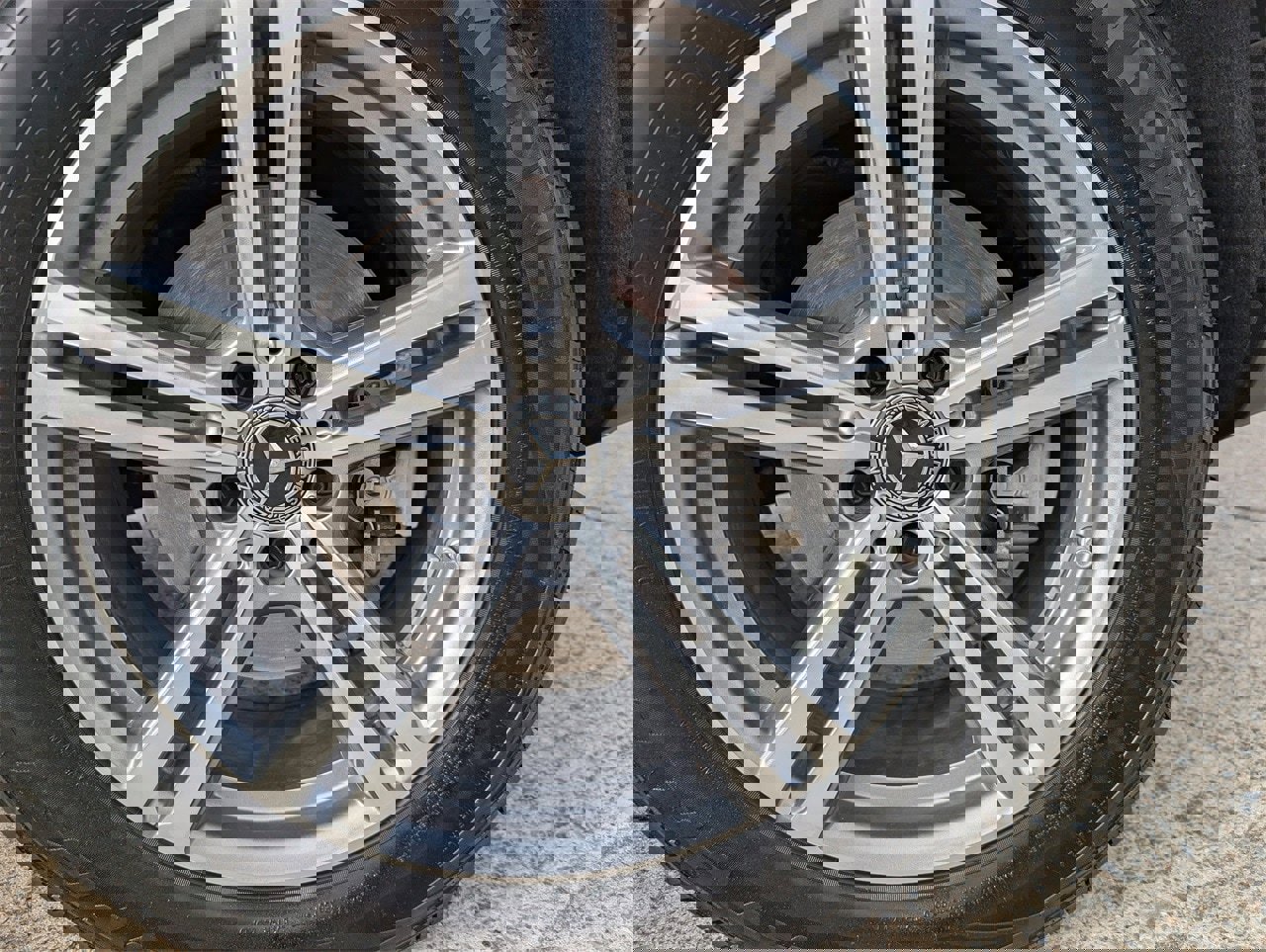 Used 2022 Mercedes-Benz GLC 300 w/ Premium Package Lite image 7