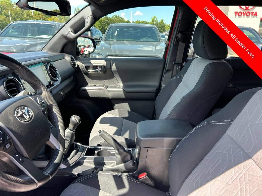 Used 2022 Toyota Tacoma TRD Sport w/ Technology Package AWD/4WD image 2