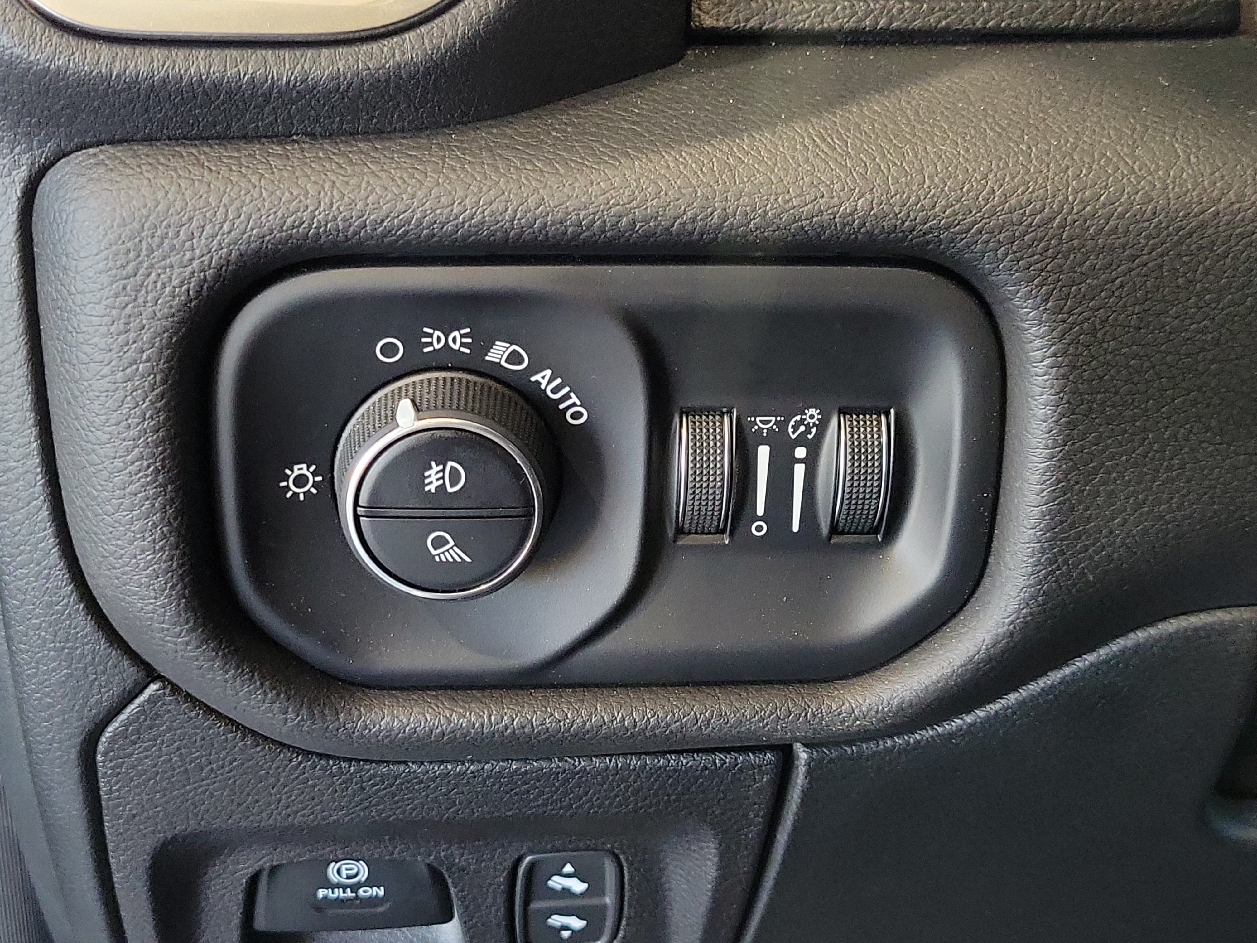 Used 2025 RAM 1500 Laramie w/ Sport Appearance Package AWD/4WD image 21