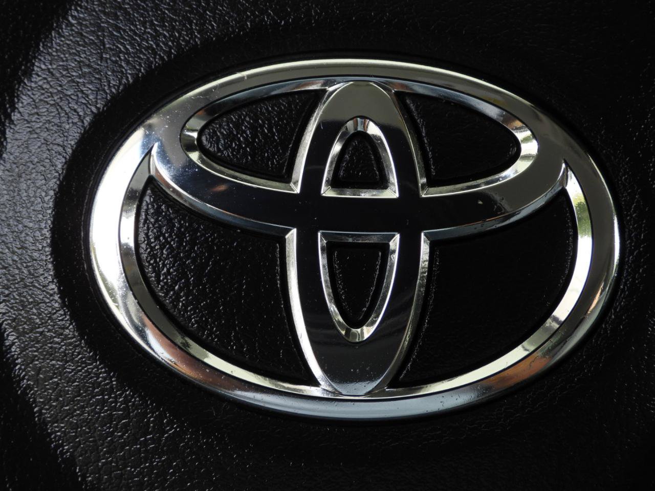 Used 2020 Toyota Yaris XLE FWD image 68